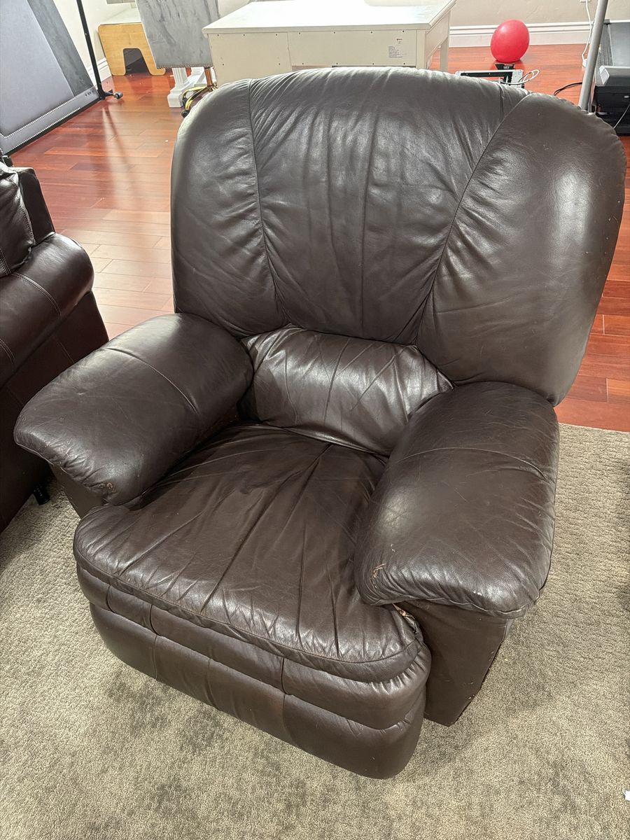 La Z Boy Brown Leather Recliner Armchair with Extendable Footrest