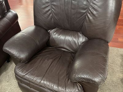 La Z Boy Brown Leather Recliner Armchair with Extendable Footrest