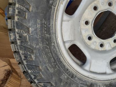 New tires chev wheel with pressure sensors