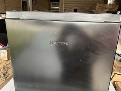 WMS017M6XBE Hisense 1.6 cft. Compact Refrigerator