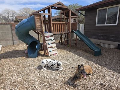 KIDCRAFT PLAYGROUNDSET W/ SWINGS FROM COSTCO