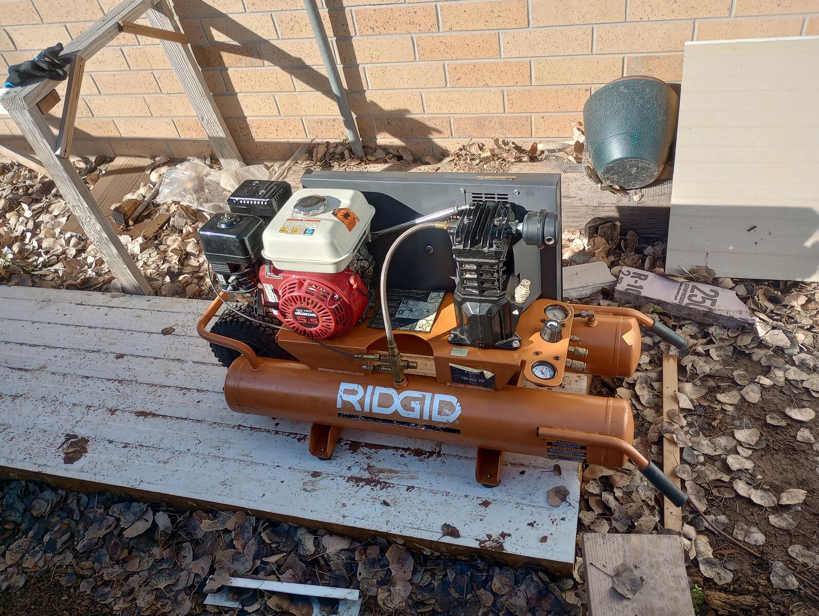 Ridgid wheelbarrow air compressor 9 gallon