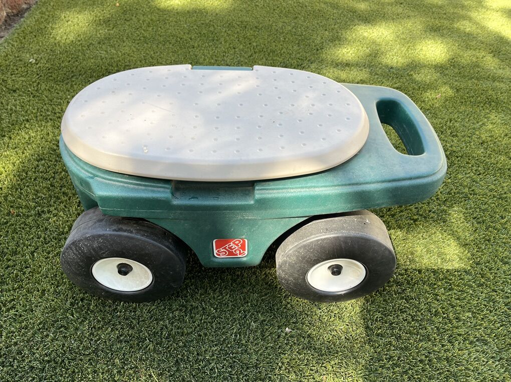 Garden Caddy/Tool Holder On Wheels