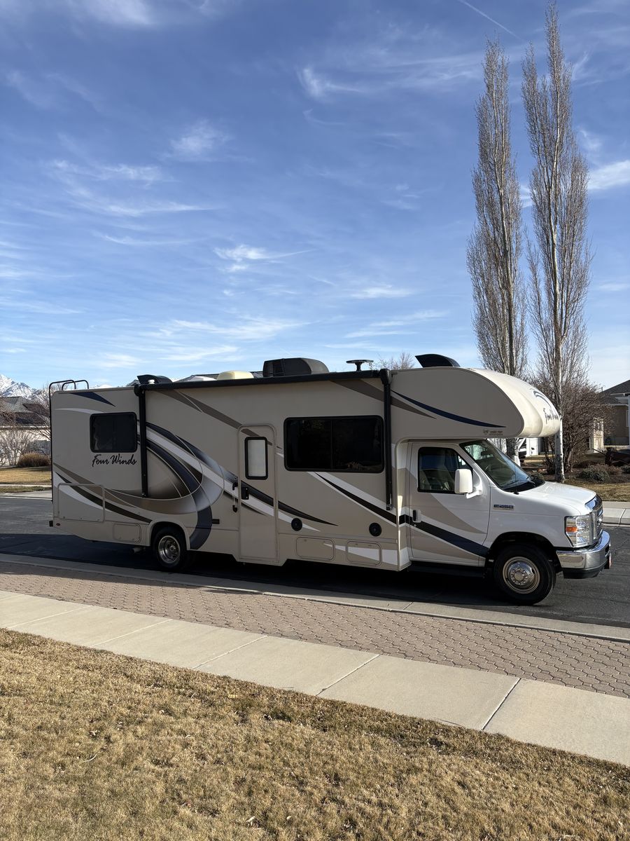 2018 Four Winds 28z Low Miles!