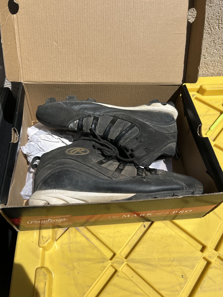 Baseball cleats