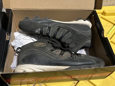 Baseball cleats