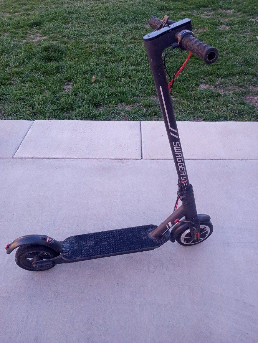Swagtron Swagger 5 electric scooter