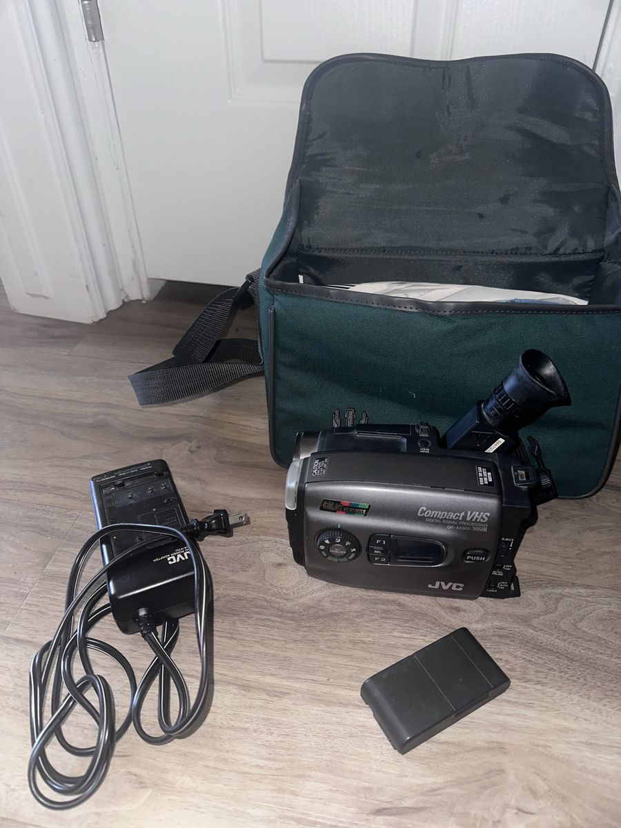 JVC GR-AX900 Camcorder with Bag, Charger, and Battery
