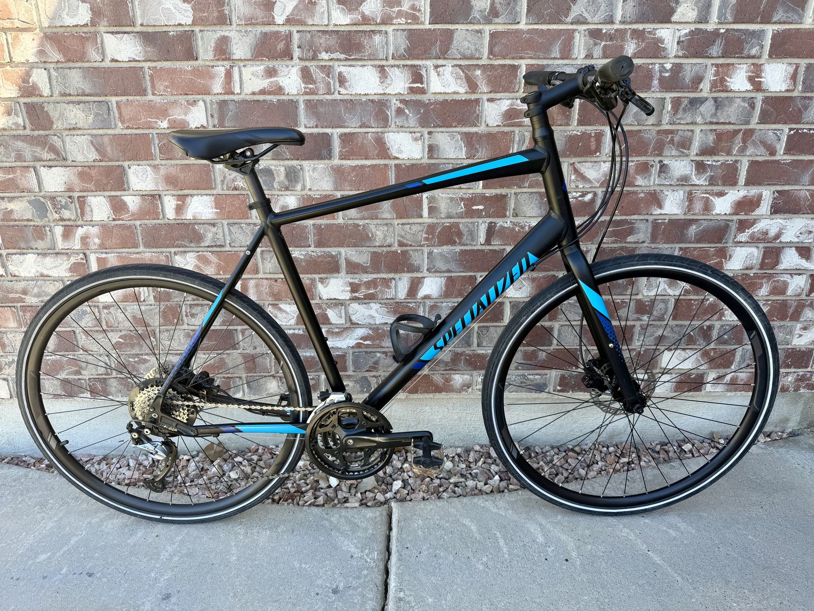 2016 XL Specialized Sirrus Sport Disk Hybrid Bike
