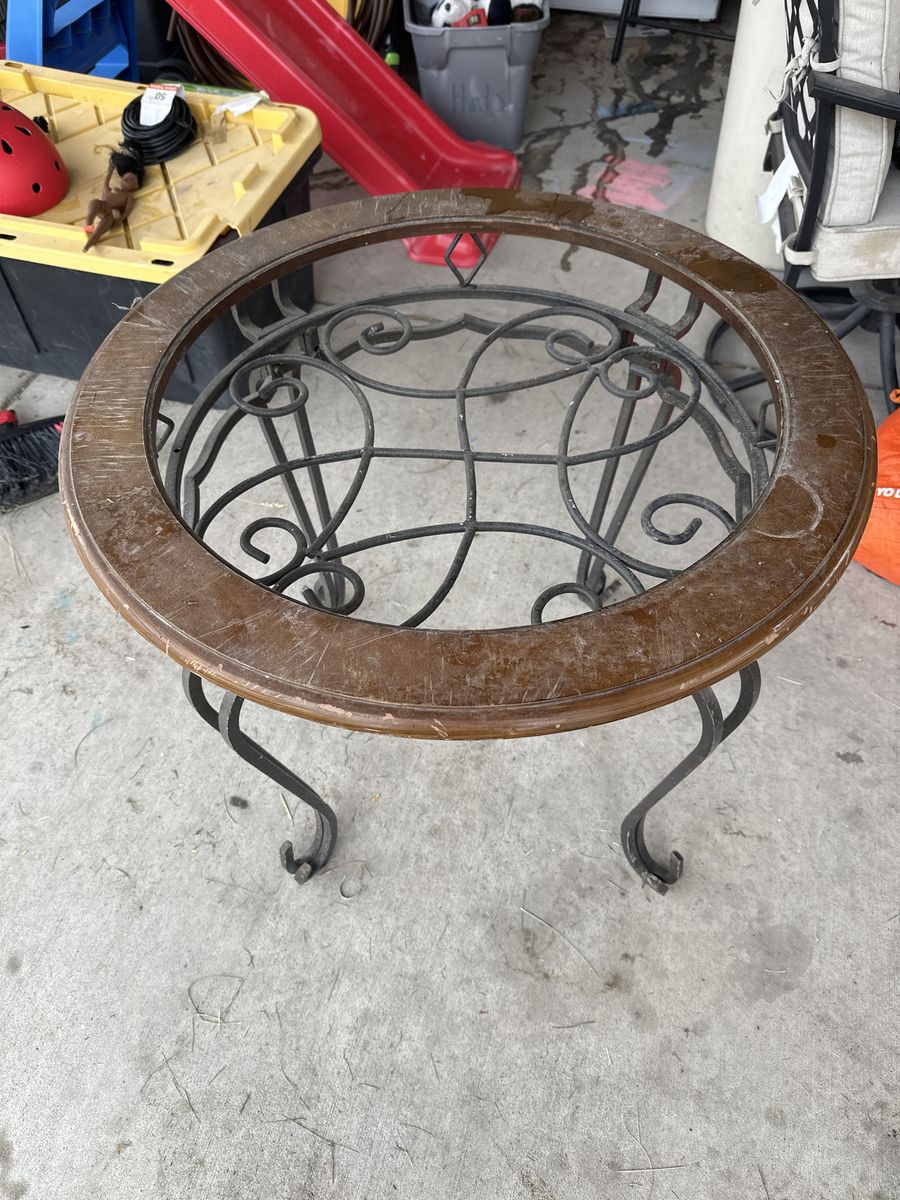 Round Wood & Wrought Iron Accent Table - Versatile Side/End Table, Plant Stand