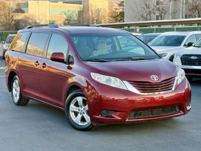 2015 TOYOTA SIENNA LE 8-Passenger