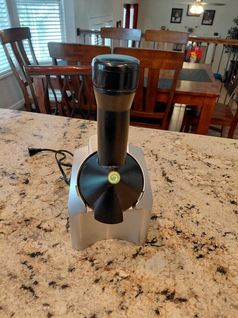 Yonanas Frozen Fruit Soft Serve Dessert Maker Silver Black Electric