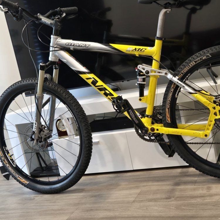 Giant NRS XTC Full Suspension Mountain Bike Yellow Silver 26-Inch
