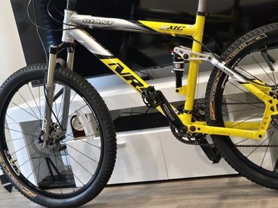 Giant NRS XTC Full Suspension Mountain Bike Yellow Silver 26-Inch