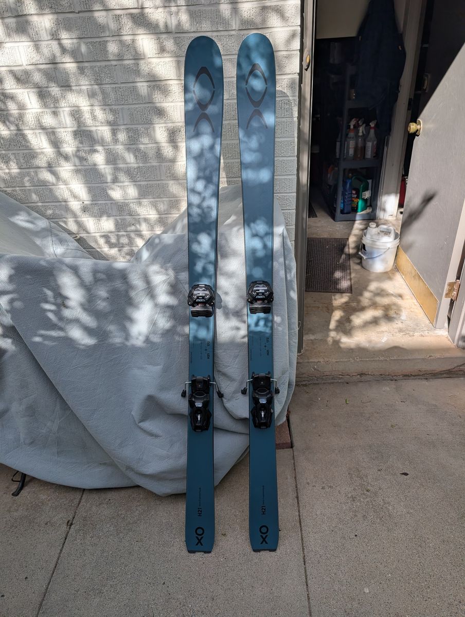 XO H21 Skis