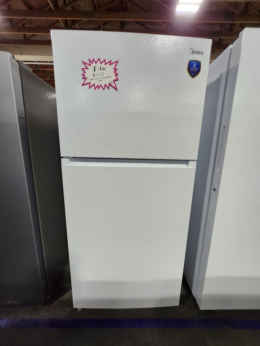 BEAUTIFUL BRAND NEW! MIDEA 20.5 CF GARAGE READY FRIDGE