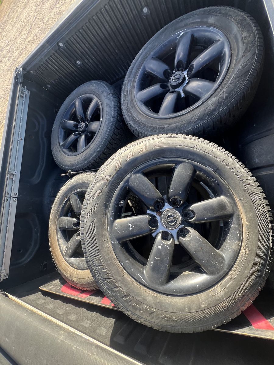 Nissan wheels 18” with tires 235/65r 18