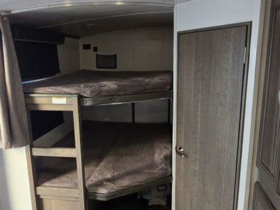 2022 Keystone Cougar 25DBSWE Travel Trailer – Loaded, Single Slide