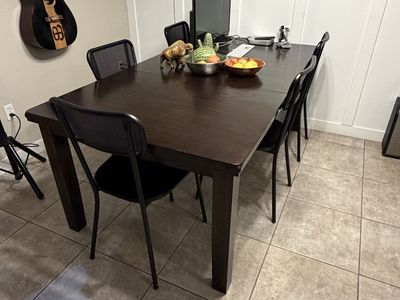 Kitchen table & 6 chairs