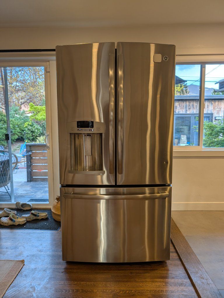 GE French Door Refrigerator with Ice maker
