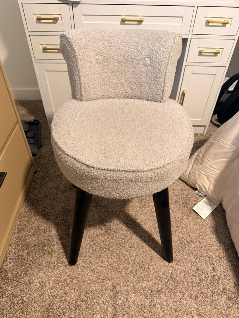 Vanity chair