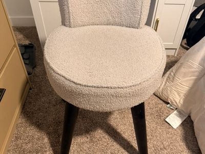 Vanity chair