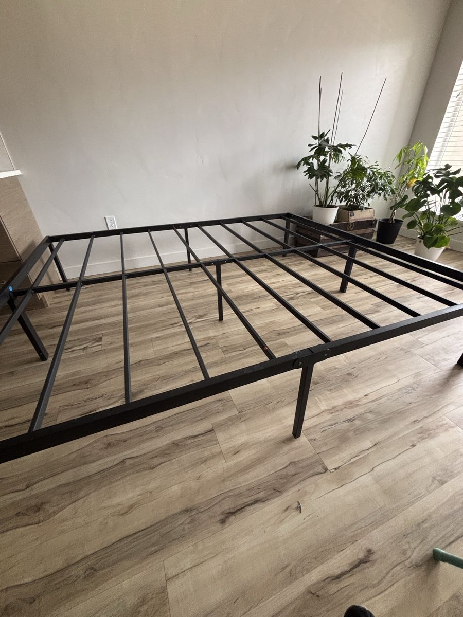 Metal king size bed frame