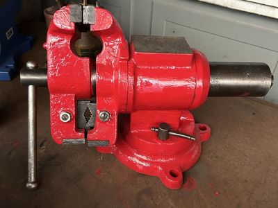 Heavy Duty 5” jaws Red 360 degree Bench Vise with Swivel Base