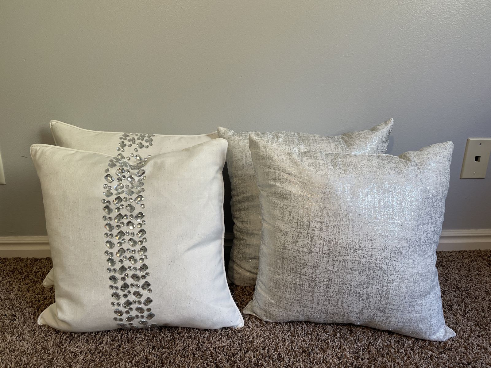 12 Decorative Throw Pillows