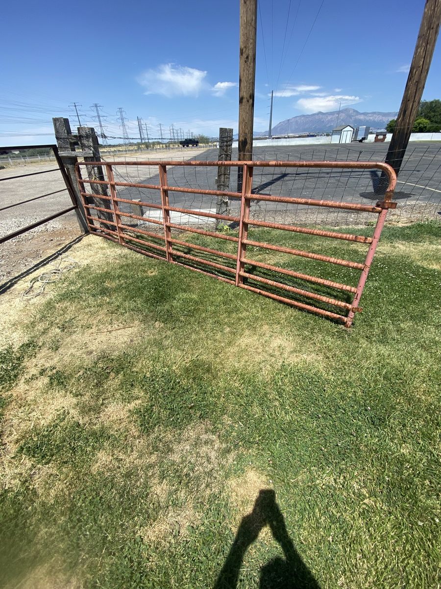 Gate