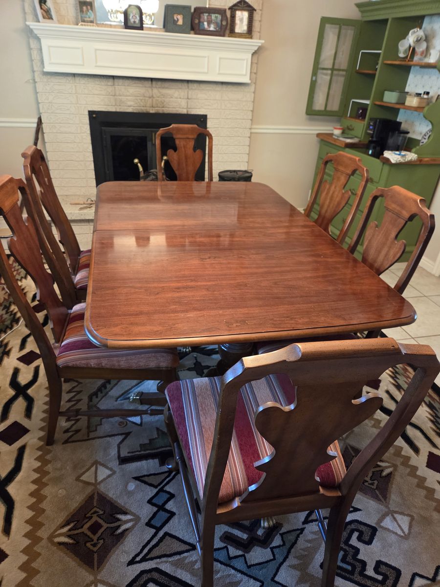 Beautiful Vintage Dining Set 