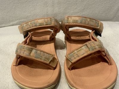Teva toddler size 5 peach sports sandals