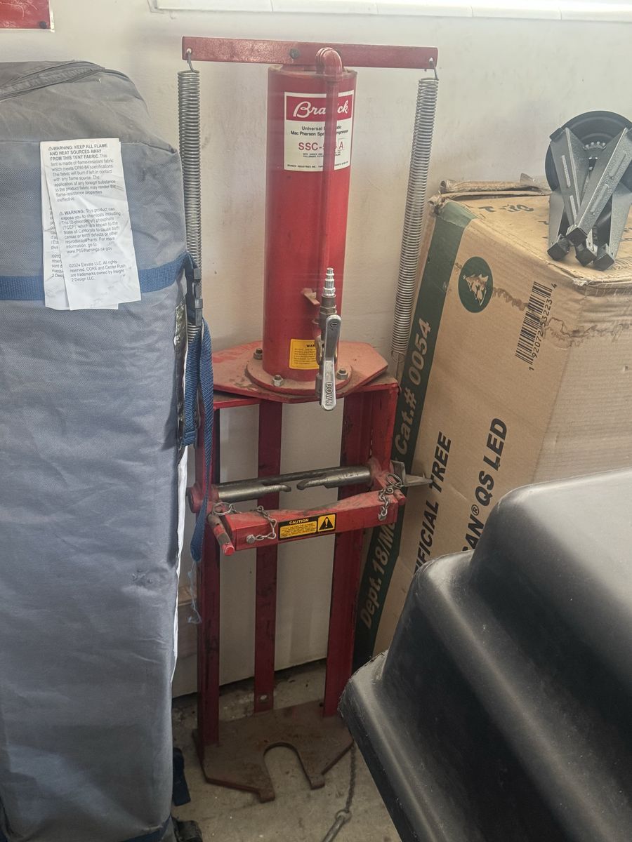 Pneumatic wall mount McPherson strut compressor