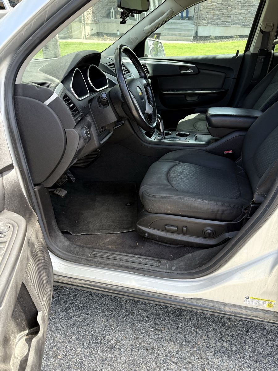 Main image 6