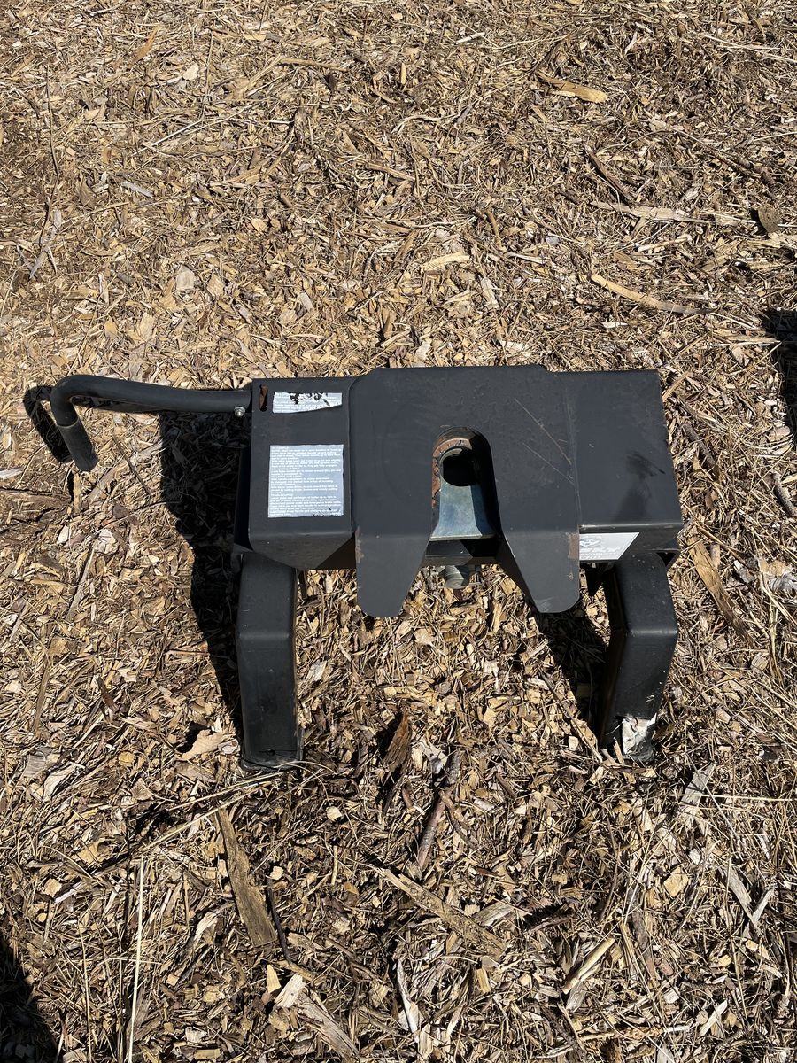 Fifth wheel Hitch