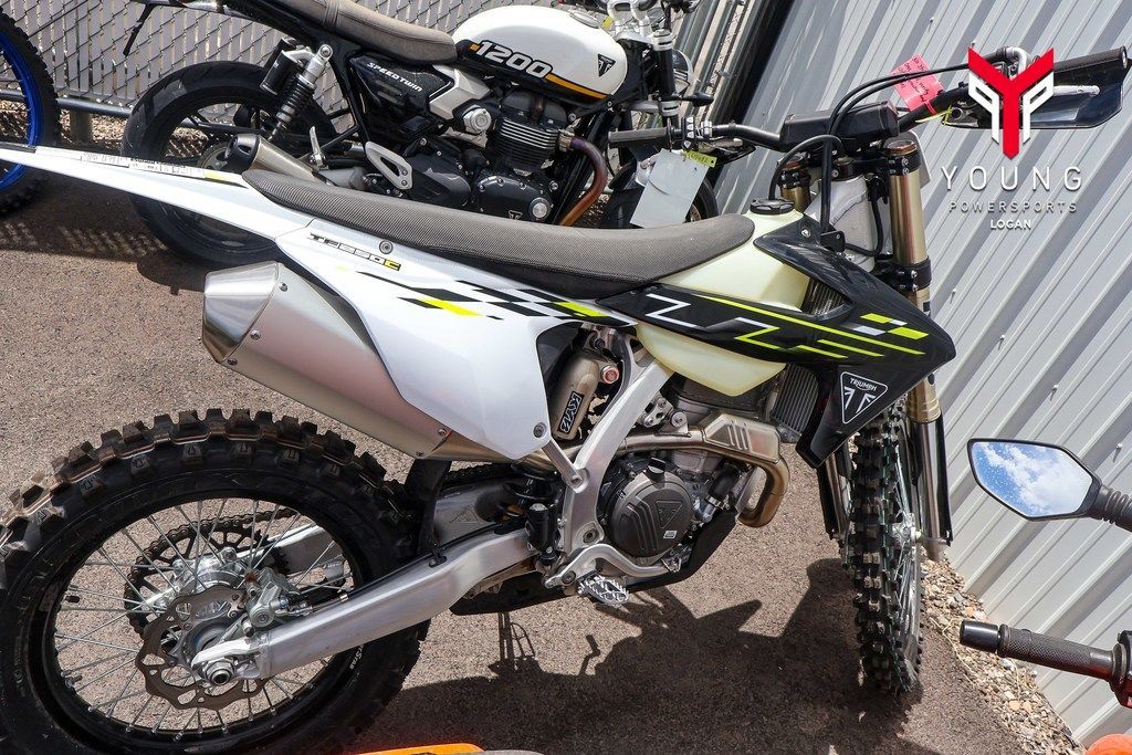 2026 Triumph TF 250-C Jet black/ Pure white