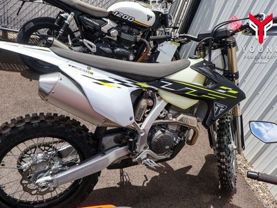 2026 Triumph TF 250-C Jet black/ Pure white