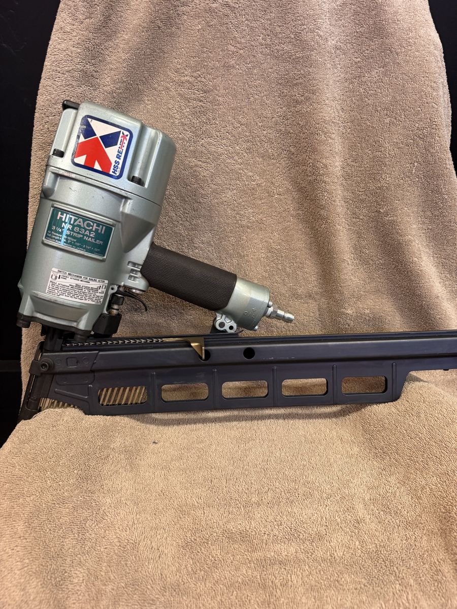 Hitachi Nr83a2  3-1/4" Nail gun