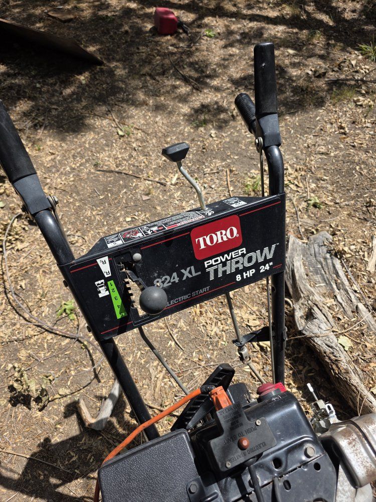 Toro 824 XL Power Throw 8 HP 24 Inch Snowblower Gas Electric Start