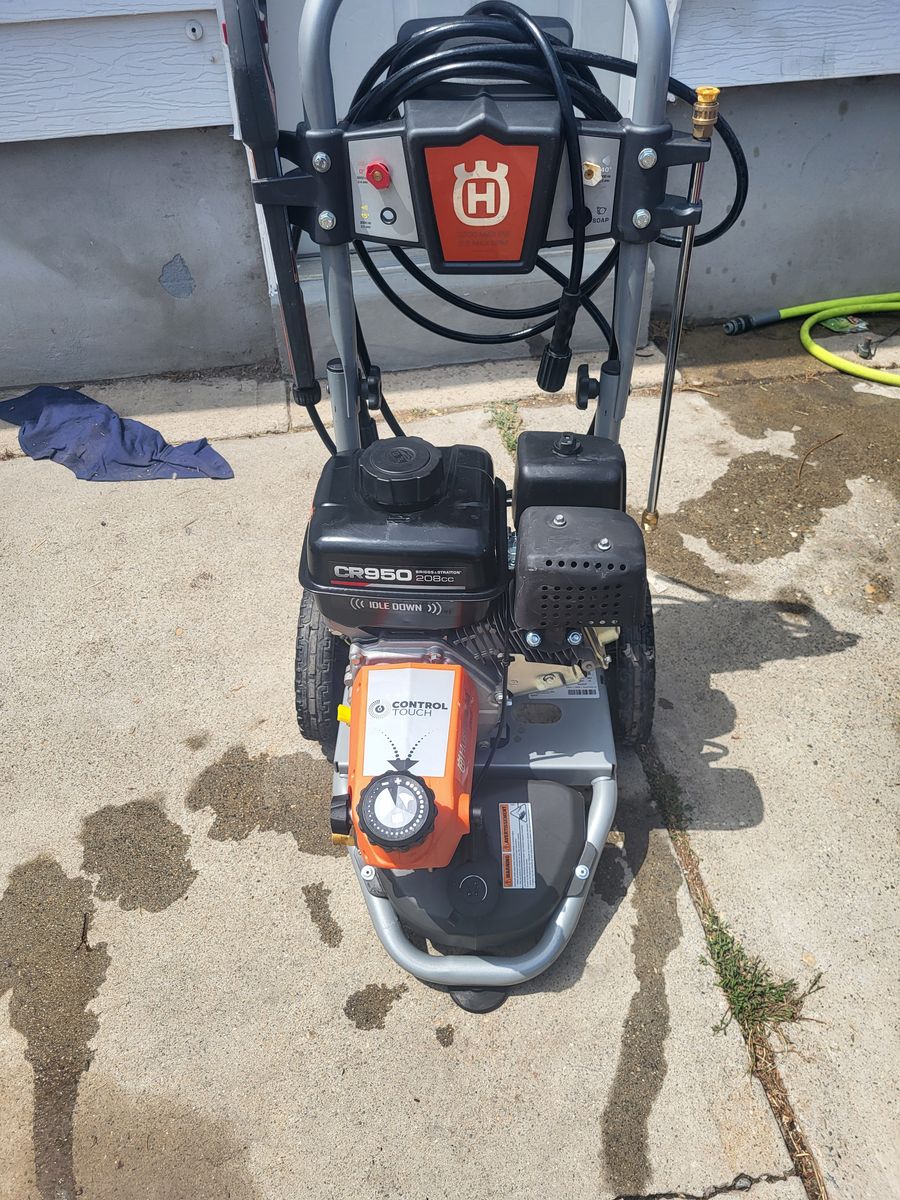 Husqvarna 3200 PSI Pressure Washer with Adjustable Pressure and Idle Down