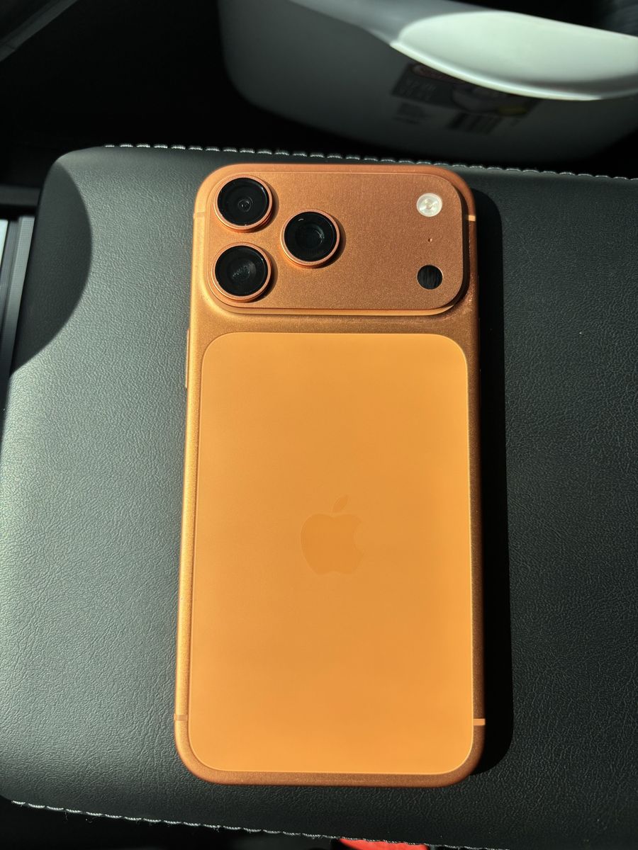 iPhone 17 Pro Max (100% battery & Unlocked)