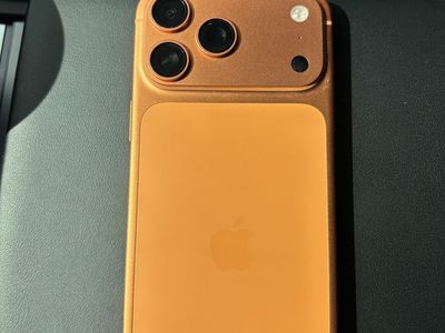 iPhone 17 Pro Max (100% battery & Unlocked)