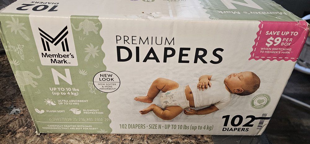 Member's Mark Premium Newborn Diapers (102 ct) & Pampers Swaddlers Newborn Diapers (2x20 ct)