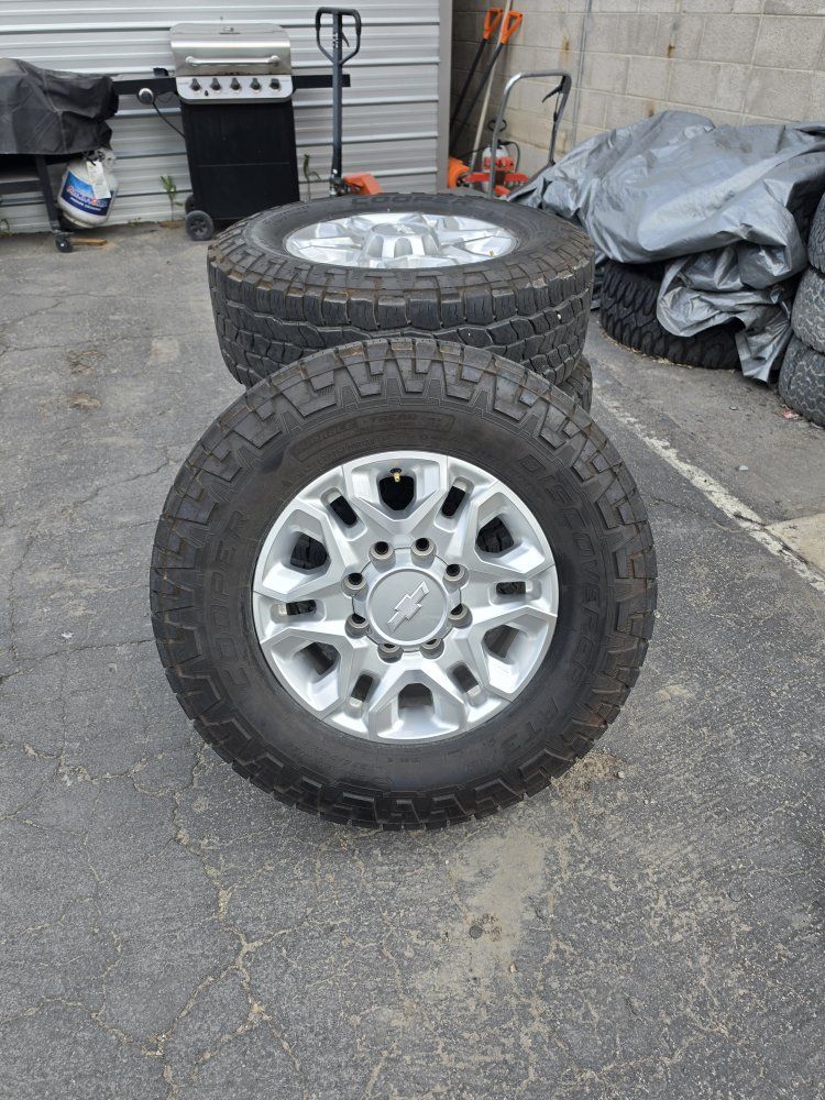Chevrolet Silverado OEM Wheels & Cooper Discoverer AT3 Tires – 18” 8x180