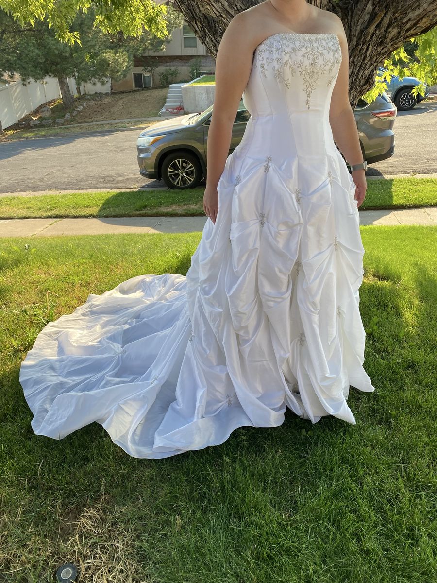 BEAUTIFUL Maggie Sottero Size 10 Wedding Dress