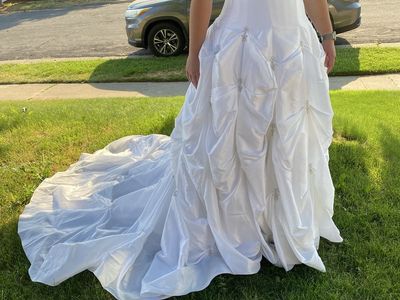 BEAUTIFUL Maggie Sottero Size 10 Wedding Dress