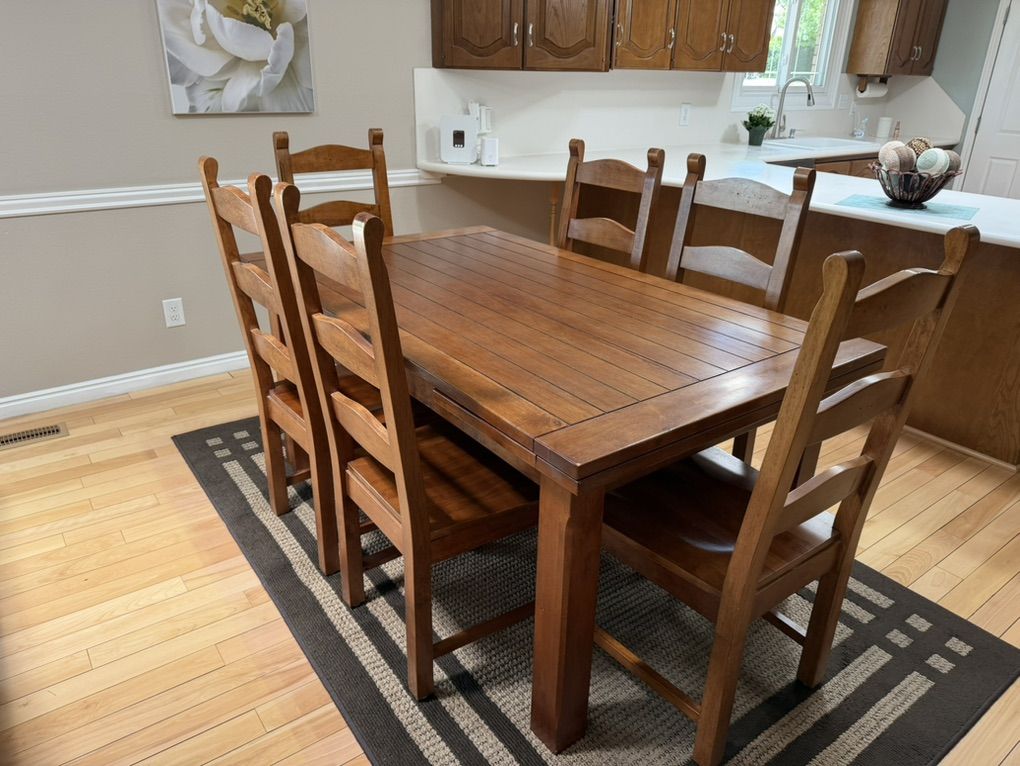 Kitchen Table & Chairs