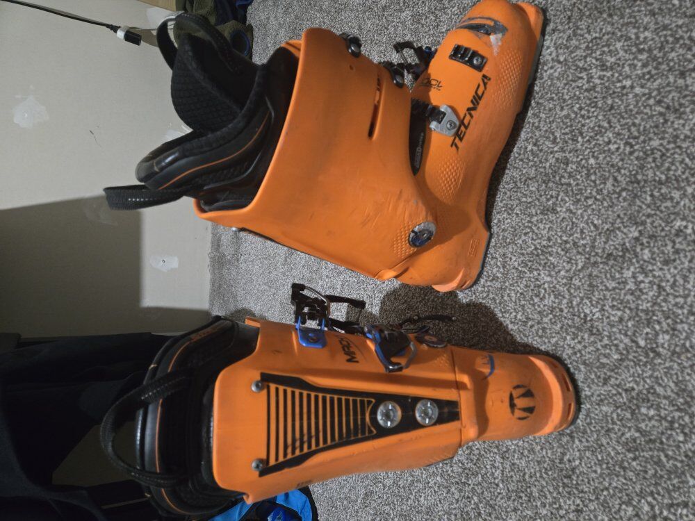 Youth/Men's ski boots