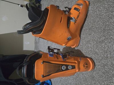 Youth/Men's ski boots