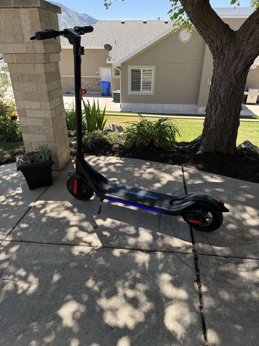 Like NEW Wheelspeed electric scooter